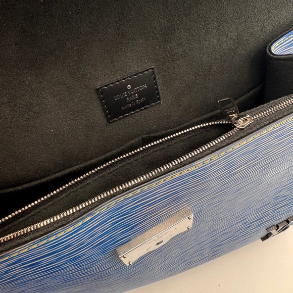 LOUIS VUIITTON Epi Leather Cluny - Picture 6 of 15